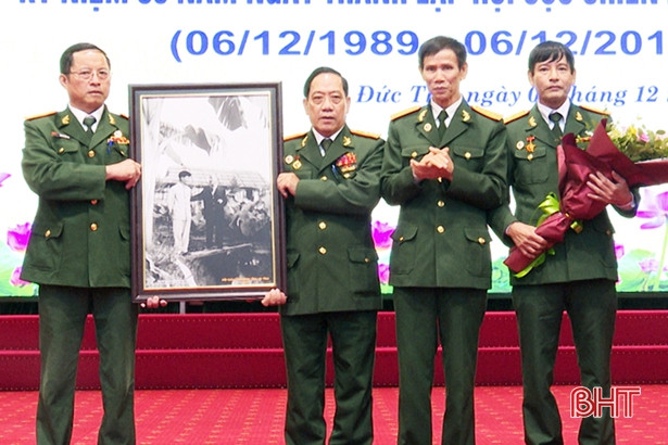 Cựu chiến binh Đức Thọ gặp mặt truyền thống, nghe nói chuyện về biển đảo