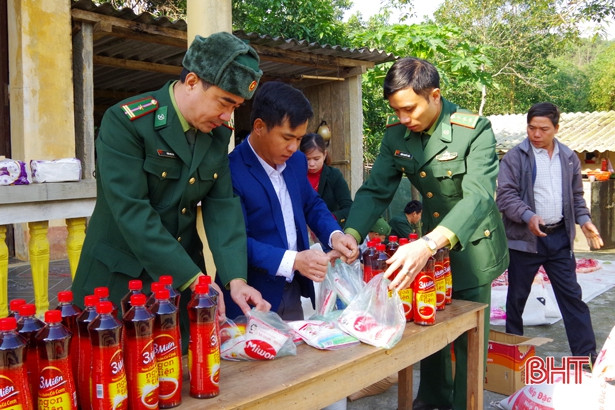 Chung tay vui Tết Chăm Cha Bới cho đồng bào dân tộc Chứt