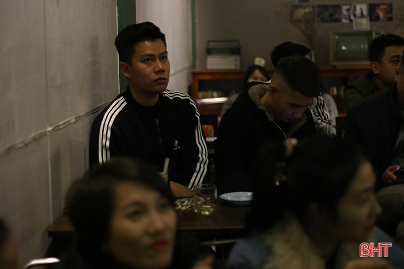 Người hâm mộ Hà Tĩnh “thót tim” với màn trình diễn của U22 Việt Nam