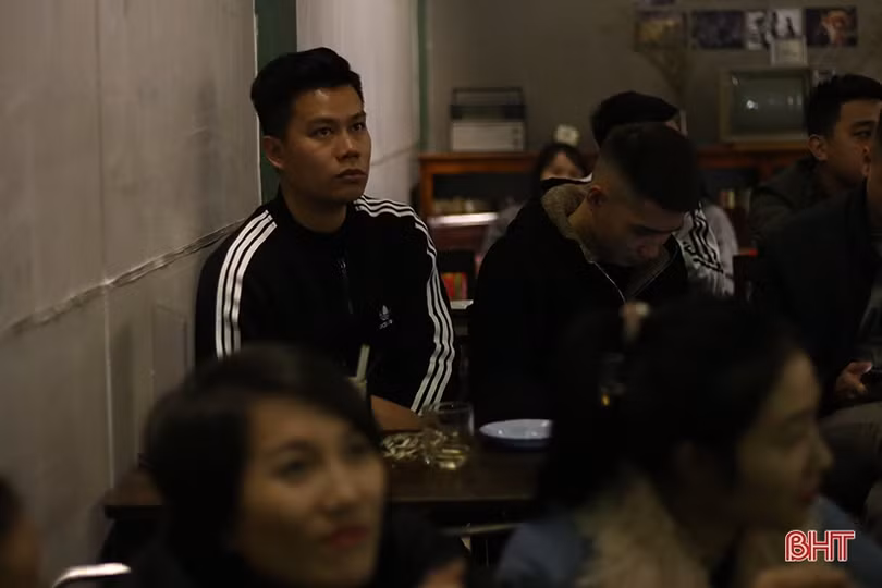 Người hâm mộ Hà Tĩnh “thót tim” với màn trình diễn của U22 Việt Nam