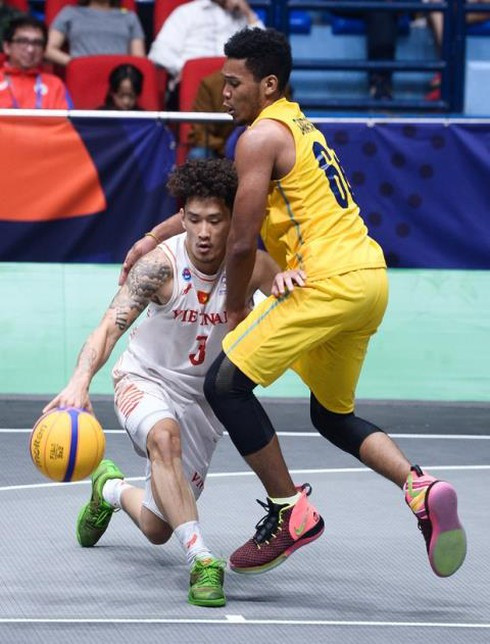 Các tuyển thủ bóng rổ Việt Nam (áo trắng) lập lên kỳ tích. Bảng tổng sắp huy chương SEA Games 30: Mưa “vàng” từ Kurash