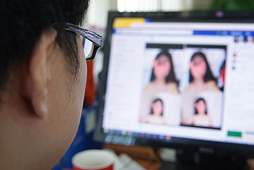 Bị chiếm tài khoản Facebook vì xem ảnh nóng