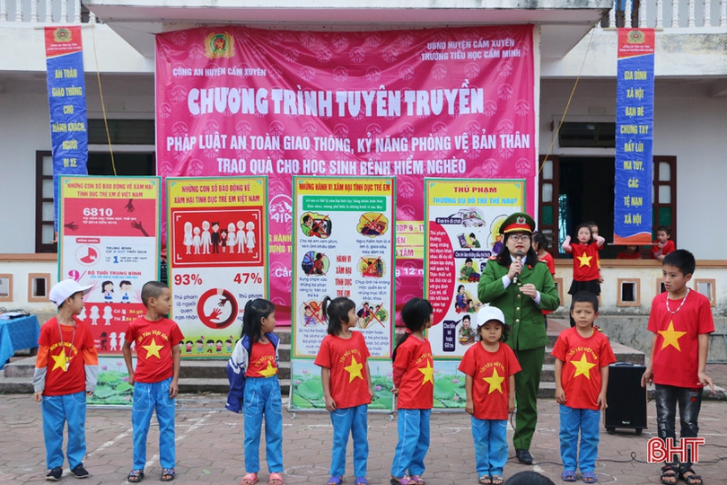 Gần 500 học sinh được giáo dục phòng, chống xâm hại tình dục và Luật Giao thông đường bộ