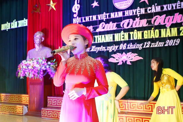 Ấn tượng đêm văn nghệ cộng đồng thanh niên tôn giáo ở Cẩm Xuyên