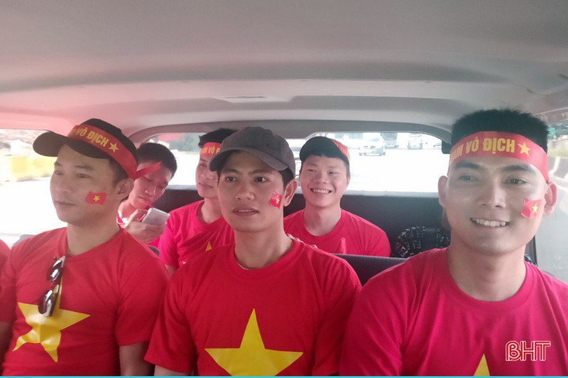 CĐV Hà Tĩnh tại Philipines trước giờ bóng lăn U22 Việt Nam vs U22 Thái Lan