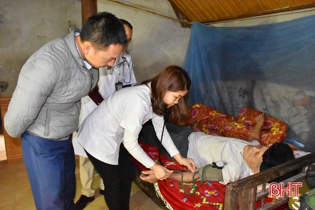 Hơn 300 người dân Đức Thọ được khám, cấp thuốc miễn phí