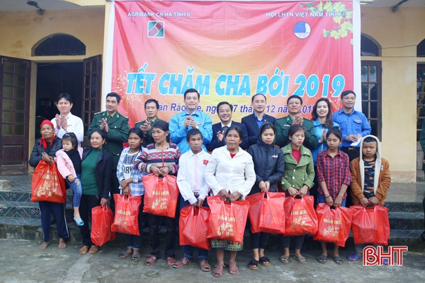 Chung tay vui Tết Chăm Cha Bới cho đồng bào dân tộc Chứt