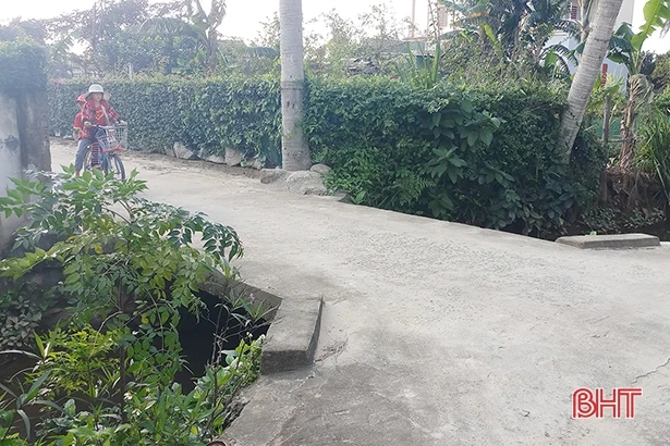 Nơm nớp lo sợ khi qua cầu không lan can ở Hà Tĩnh