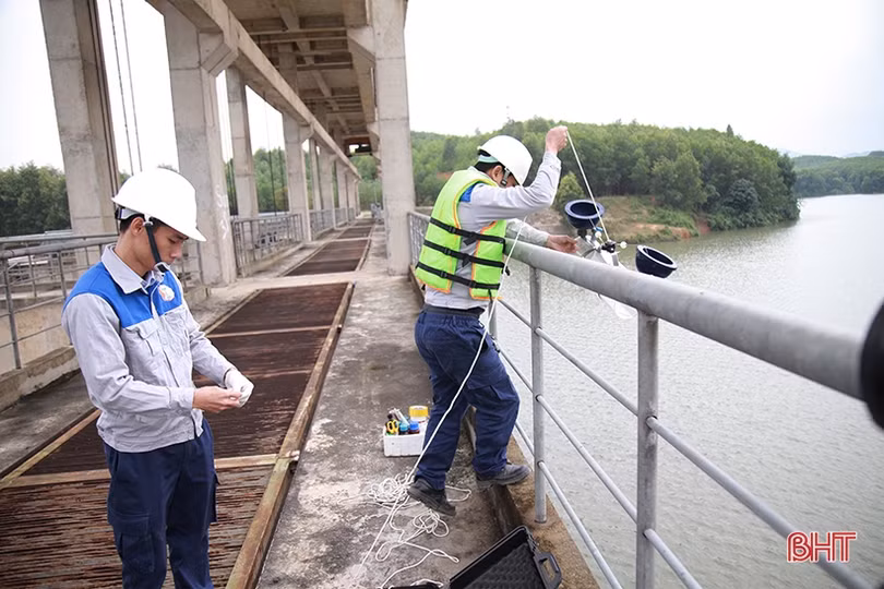 Theo chân các chuyên gia quan trắc môi trường Hà Tĩnh