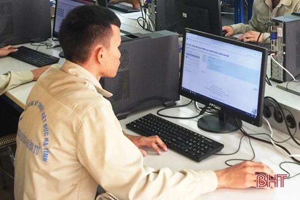 Thi trắc nghiệm trực tuyến đa tương tác - học sinh, giáo viên đều “nhẹ gánh”