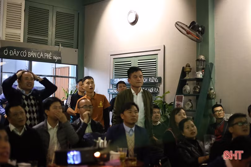 Người hâm mộ Hà Tĩnh “thót tim” với màn trình diễn của U22 Việt Nam