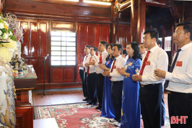 Đoàn Đại biểu Đảng bộ Các cơ quan Đảng tỉnh dâng hương báo công trước thềm đại hội