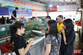 Hải sản tăng giá vẫn tiêu thụ mạnh