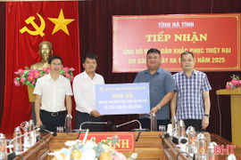 Mitraco Hà Tĩnh trao hỗ trợ 200 triệu đồng khắc phục hậu quả bão lũ
