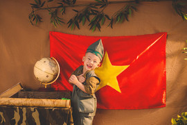Thị trường thời trang, phụ kiện “trend” yêu nước sôi động trước thềm Quốc khánh