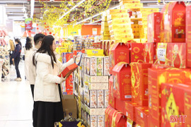 Hàng Tết “lên kệ”, nguồn cung dồi dào, mẫu mã đa dạng