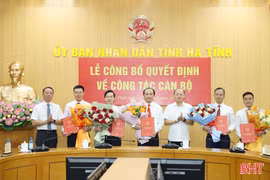 UBND tỉnh Hà Tĩnh công bố các quyết định về công tác cán bộ