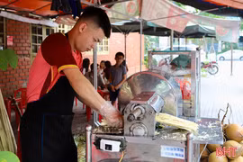 Quán nước bình dân đắt hàng ngày hè