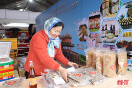 Trước giờ khai mạc Hội chợ Công thương vùng Bắc Trung Bộ - Hà Tĩnh 