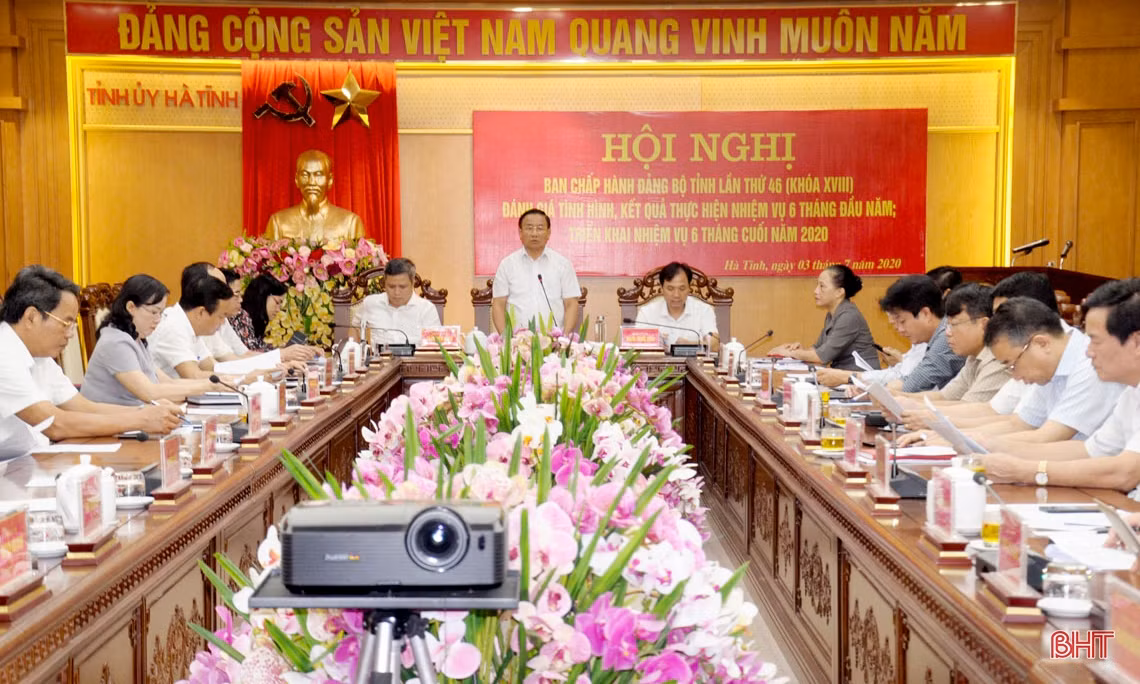 Khó khăn gấp đôi, ta phấn đấu gấp ba, không chùn bước, không bàn lùi, không ngại va chạm, vì lợi ích Nhân dân Hà Tĩnh lên trên hết