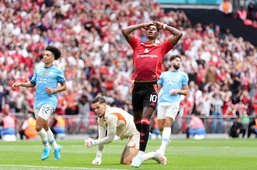 Rashford tiếc nuối sau tình huống bỏ lỡ. Rashford tiếc nuối sau tình huống bỏ lỡ.