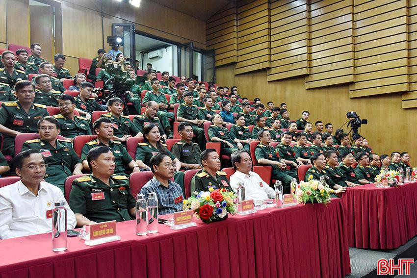 Đại biểu dự chương trình.