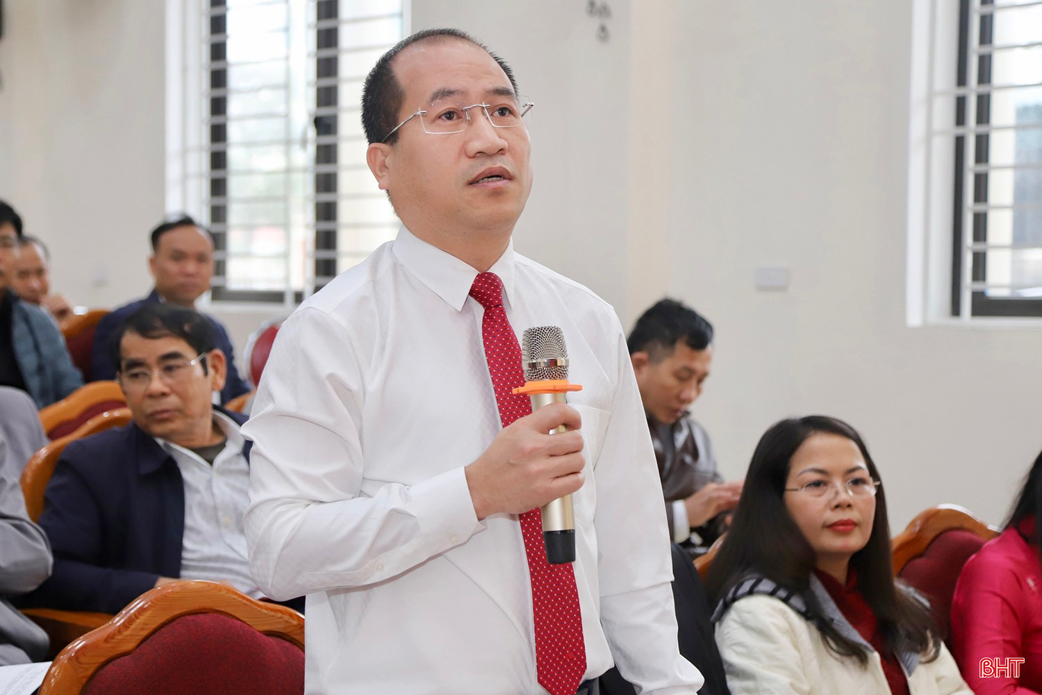 Ông Nguyễn Thế Hoàn - Chủ tịch LĐLĐ tỉnh đồng tình với danh sách sơ bộ đã được báo cáo; đánh giá những người được giới thiệu ứng cử đều đủ tiêu chuẩn, được cử tri tín nhiệm cao.