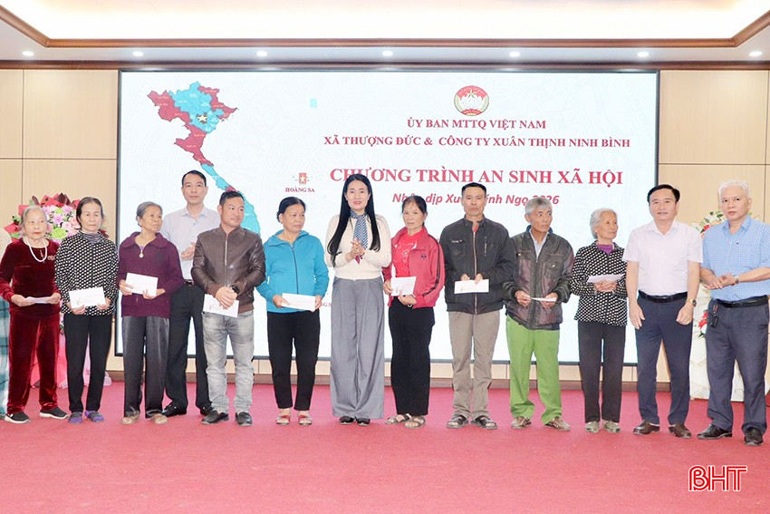 Những phần quà được trao tặng thể hiện sự quan tâm, sẻ chia của Đảng bộ, chính quyền xã Thượng Đức và các tổ chức, cá nhân, cộng đồng đối với những gia đình khó khăn, góp phần giúp bà con có thêm điều kiện chuẩn bị đón Tết đủ đầy hơn.