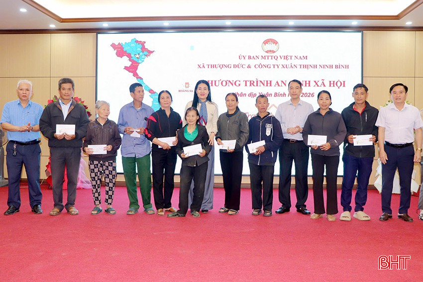 Tại chương trình, xã Thượng Đức đã trao 300 suất quà, mỗi suất trị giá 500 nghìn đồng cho các hộ gia đình có hoàn cảnh khó khăn. Mỗi suất quà trị giá 500 nghìn đồng, do Công ty TNHH Đầu tư sản xuất và Thương mại Xuân Thịnh (tỉnh Ninh Bình) và các nhà hảo tâm tài trợ.