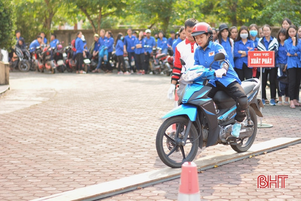 Hơn 300 ĐVTN thị xã Kỳ Anh tham gia “Ngày hội thanh niên với giao thông”