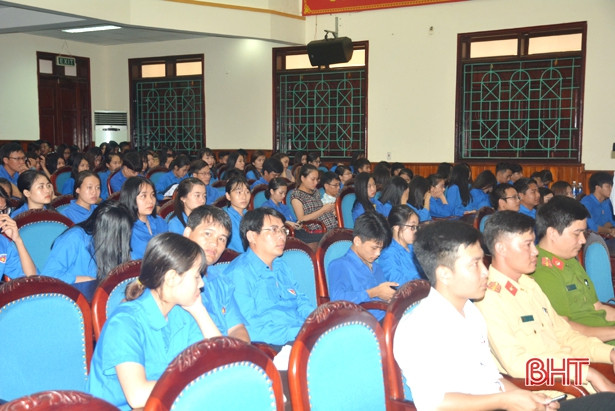 Hơn 300 ĐVTN thị xã Kỳ Anh tham gia “Ngày hội thanh niên với giao thông”