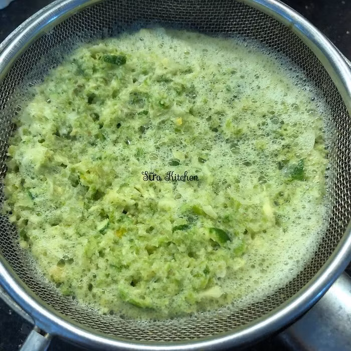 Cách làm siro húng chanh đường phèn trị ho, cúm giao mùa cực nhạy cho bé