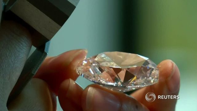 Viên kim cương hoàn hảo hiếm có “không tỳ vết” giá 11 triệu USD