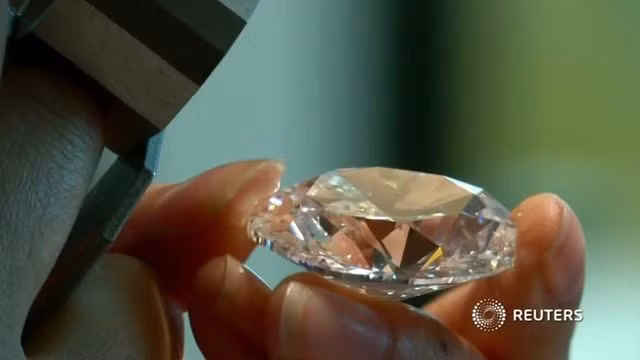 Viên kim cương hoàn hảo hiếm có “không tỳ vết” giá 11 triệu USD