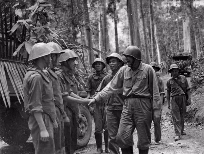 Hình ảnh tư liệu về Trung tướng Đồng Sỹ Nguyên thời chiến tranh