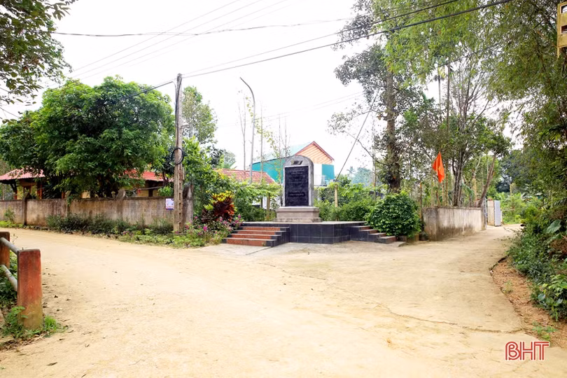 Thăm nơi làm việc của Trung tướng Đồng Sỹ Nguyên tại Hương Khê - Hà Tĩnh