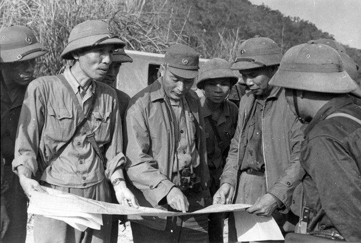 Hình ảnh tư liệu về Trung tướng Đồng Sỹ Nguyên thời chiến tranh