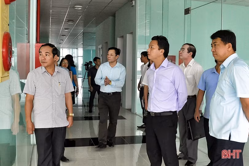 Chủ tịch UBND tỉnh: ĐH Hà Tĩnh cần chủ động đổi mới mô hình quản lý, đào tạo