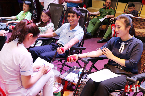 Ngày hội “Giọt máu hồng tình nguyện” huyện Nghi Xuân thu được 222 đơn vị máu