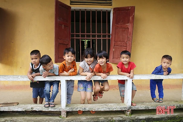 Điểm trường “cắm bản” Hương Khê xuống cấp: “Rất thương học sinh nhưng không biết phải làm sao”!?