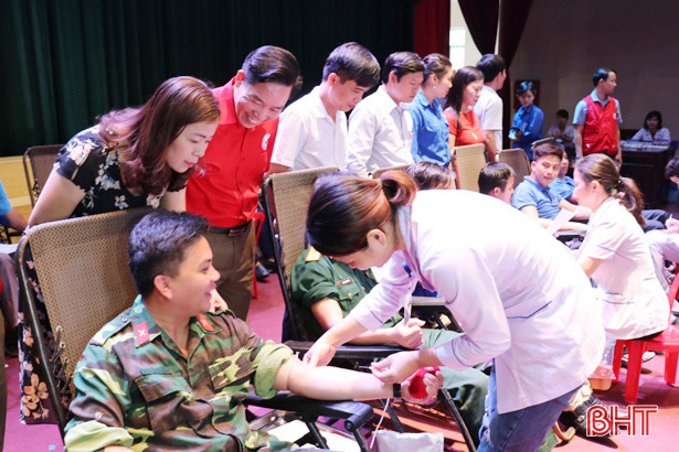 Ngày hội “Giọt máu hồng tình nguyện” huyện Nghi Xuân thu được 222 đơn vị máu