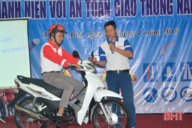 Hơn 300 ĐVTN thị xã Kỳ Anh tham gia “Ngày hội thanh niên với giao thông”