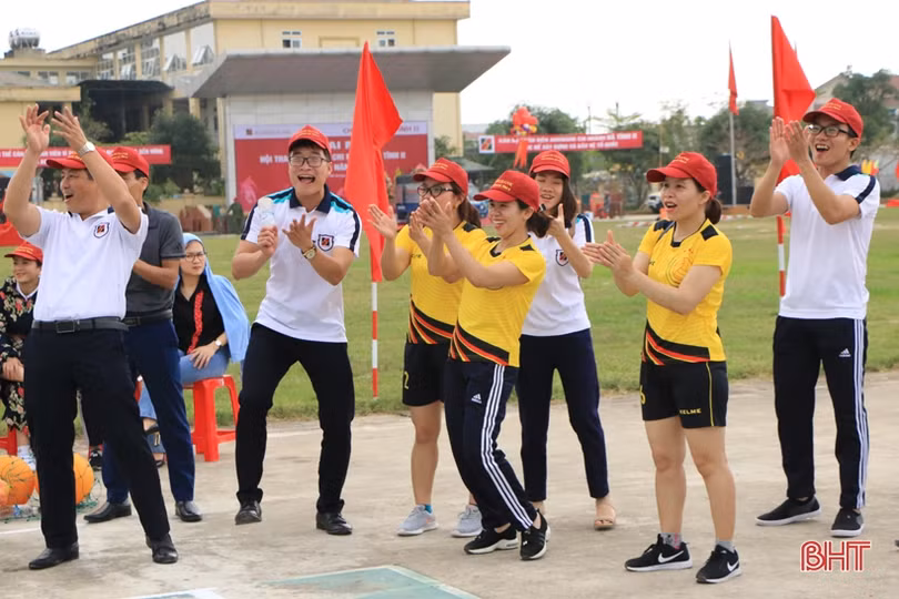 Hơn 200 vận động viên tham gia Hội thao Agribank Hà Tĩnh II