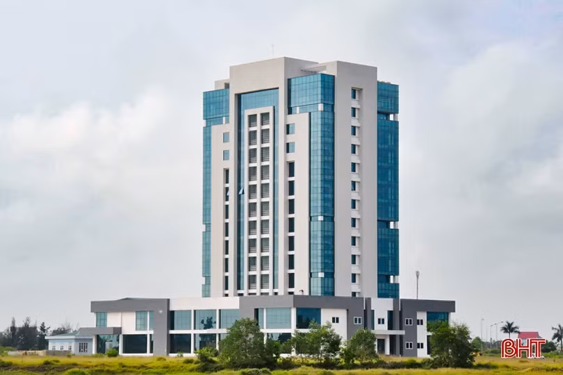 Chủ tịch UBND tỉnh: ĐH Hà Tĩnh cần chủ động đổi mới mô hình quản lý, đào tạo