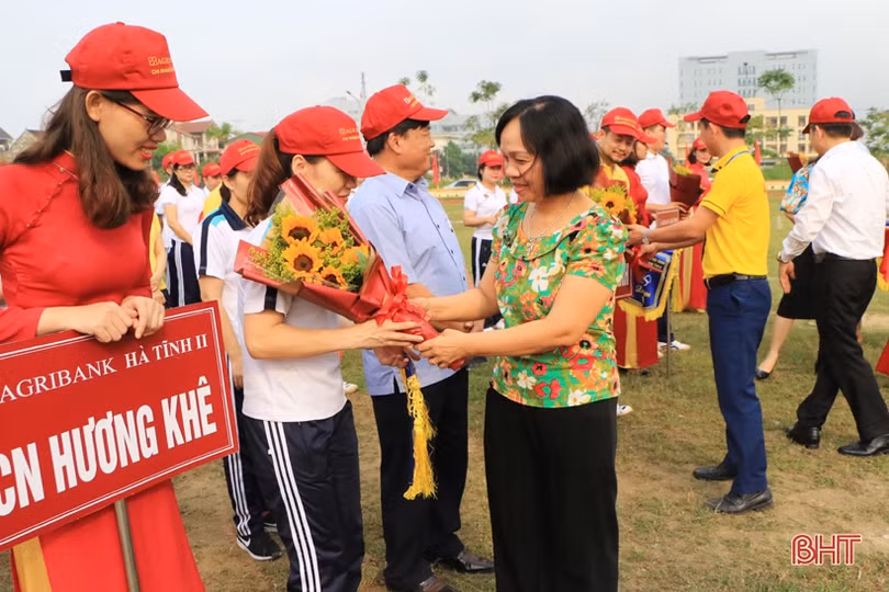 Hơn 200 vận động viên tham gia Hội thao Agribank Hà Tĩnh II