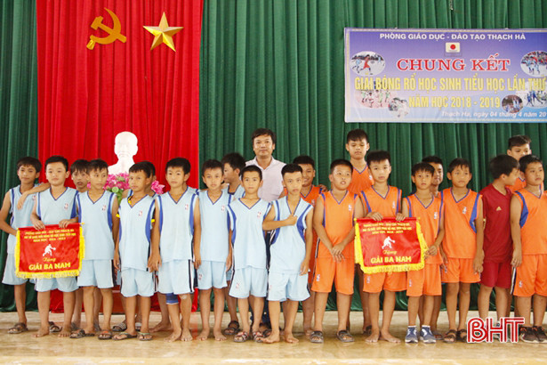 Sôi nổi vòng chung kết Giải bóng rổ học sinh tiểu học ở Thạch Hà