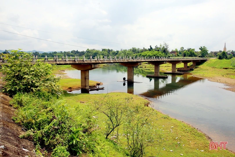 Thăm nơi làm việc của Trung tướng Đồng Sỹ Nguyên tại Hương Khê - Hà Tĩnh