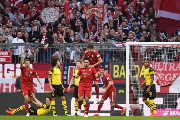 Bayern 5-0 Dortmund: Xơi tái kẻ nổi loạn Dortmund, Bayern sáng cửa vô địch