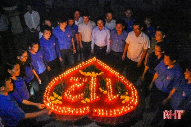 Tuổi trẻ Cẩm Xuyên thắp nến tưởng nhớ, tri ân Tổng Bí thư Lê Duẩn