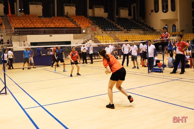 Hơn 200 vận động viên tham gia Hội thao Agribank Hà Tĩnh II